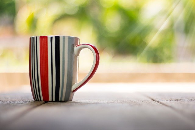 Tasse de café pendant votre séjour dans un camping